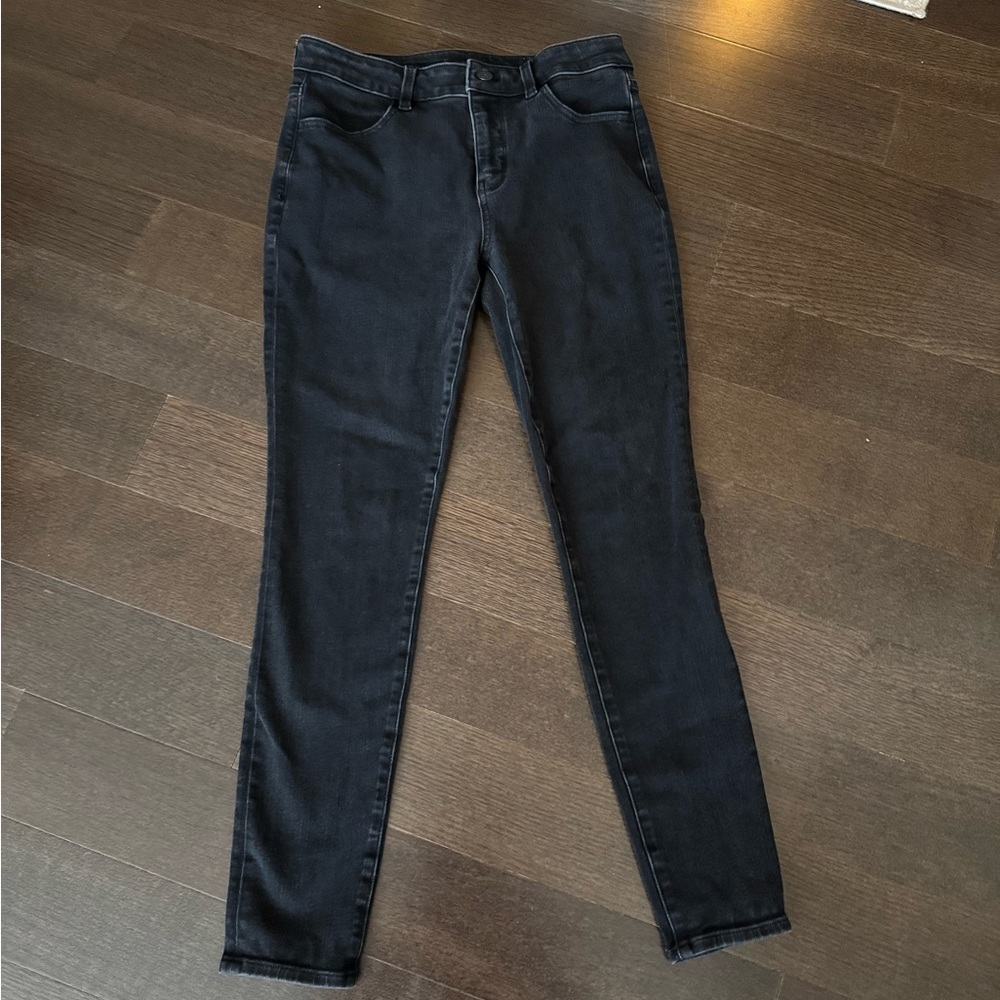 Black High-Rise Jegging